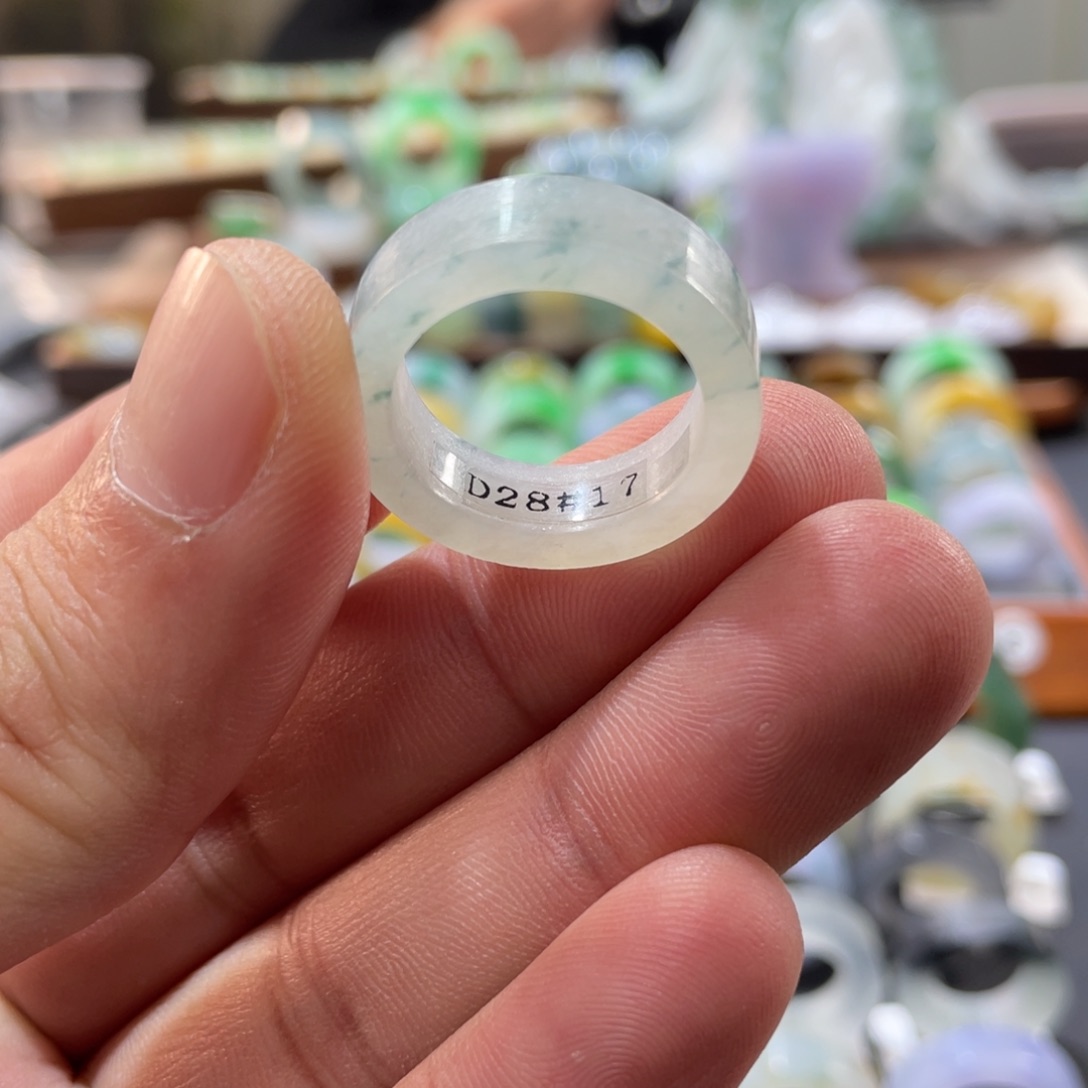 定制翡翠未镶嵌圈口17