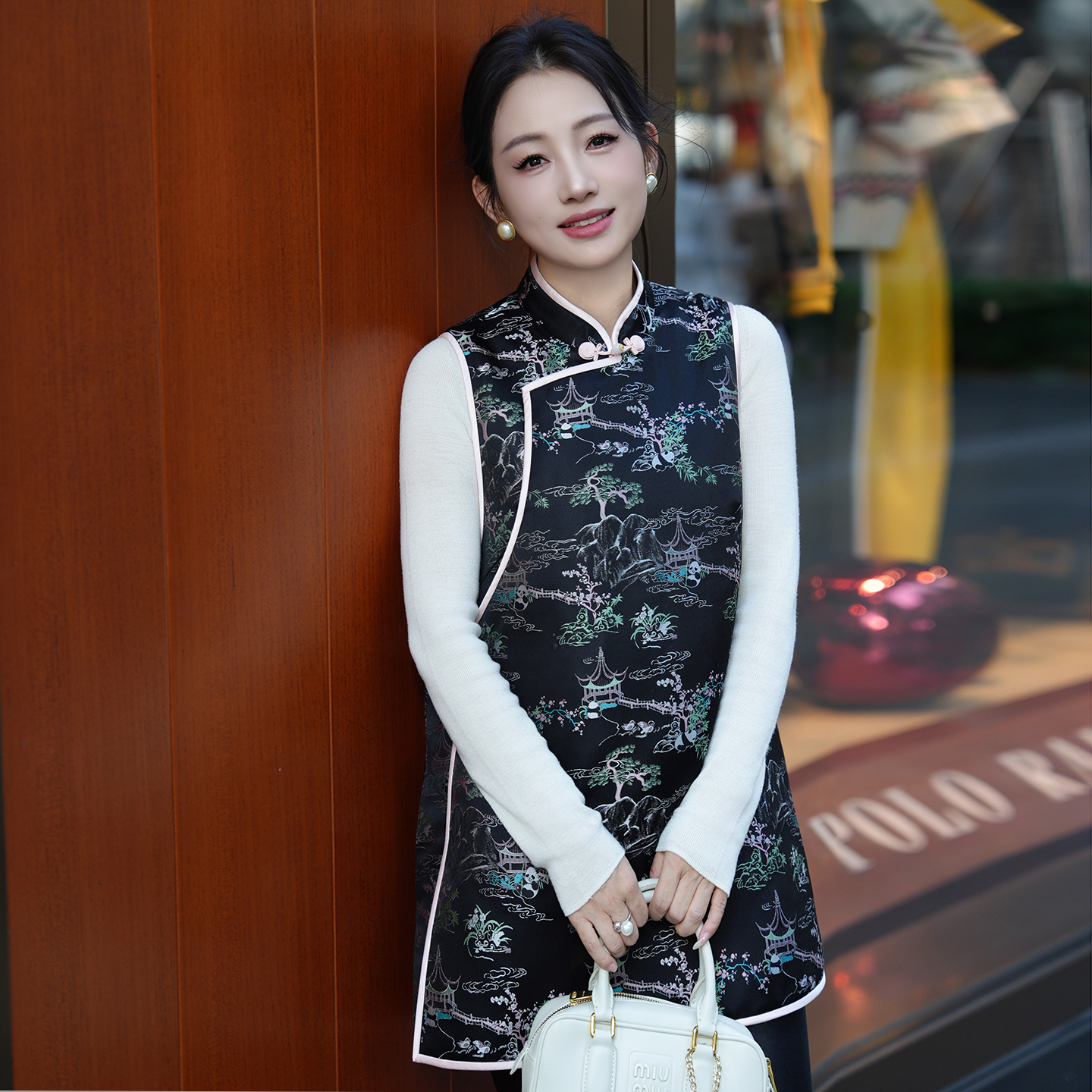 华裳格新中式万锦之源黑地熊猫游园纹蜀锦中长款驼绒马甲HS1914