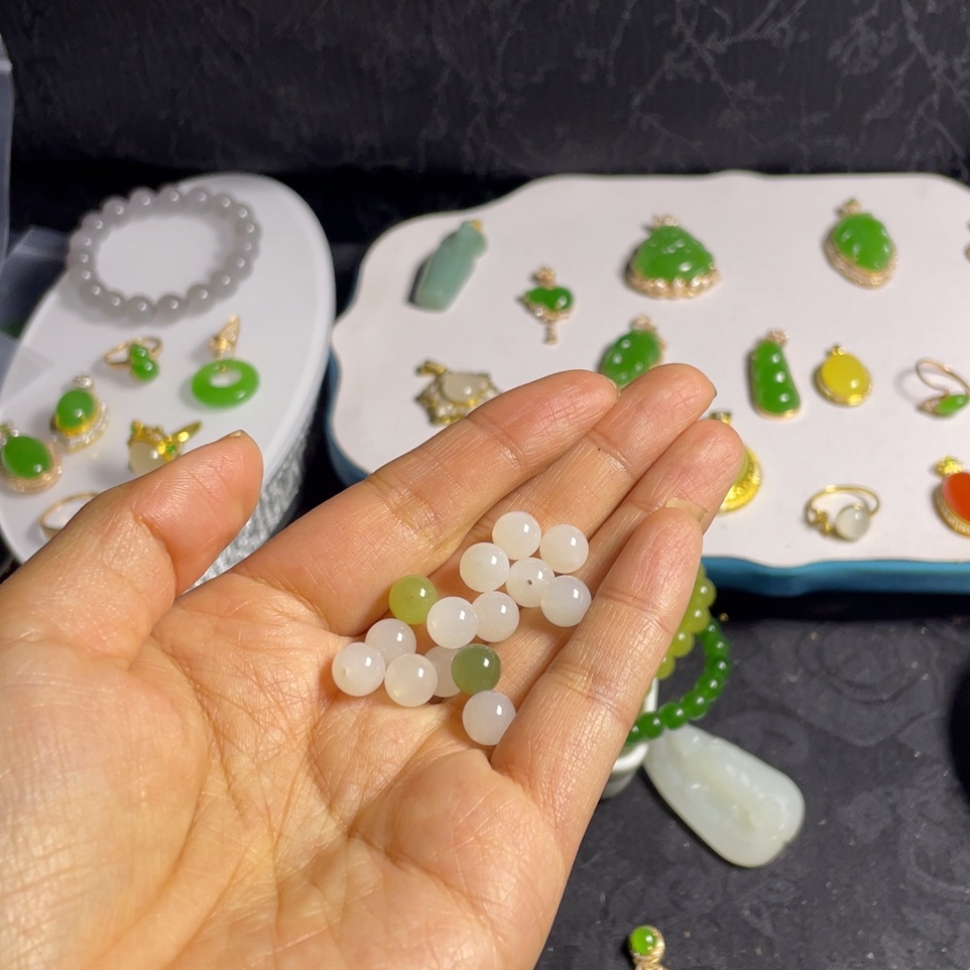 奥***噢和田玉未镶嵌手串