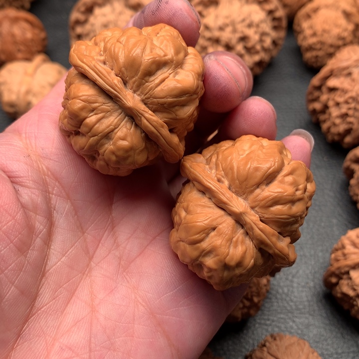 文玩核桃吊坠苗狮子头