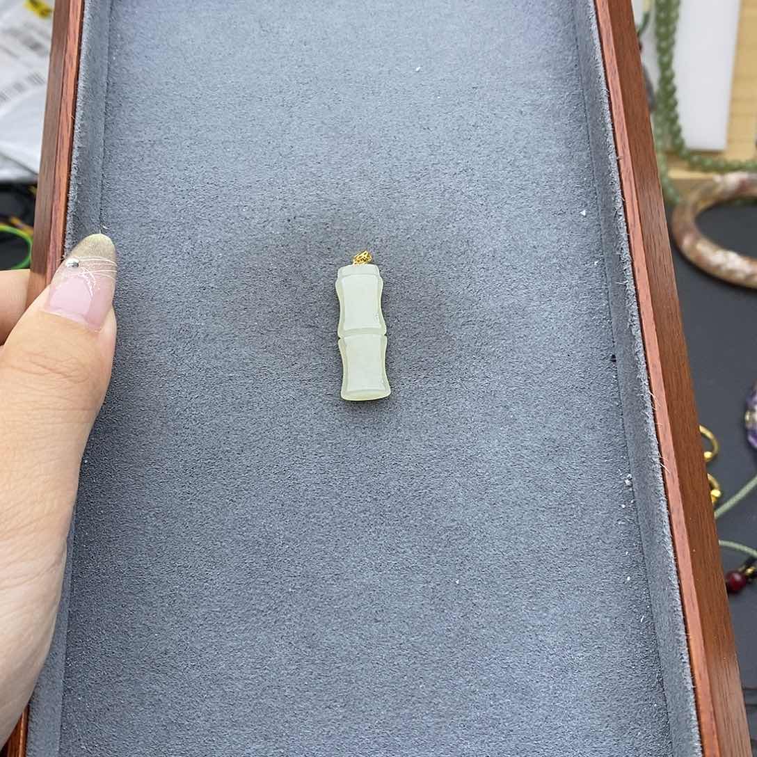 和田玉吊坠(不含链)18K金镶嵌