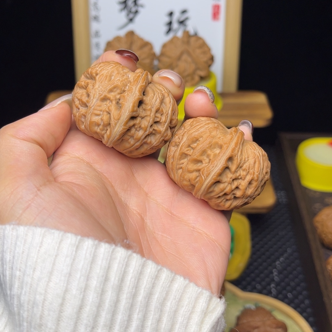 文玩核桃吊坠元宝43全白茬