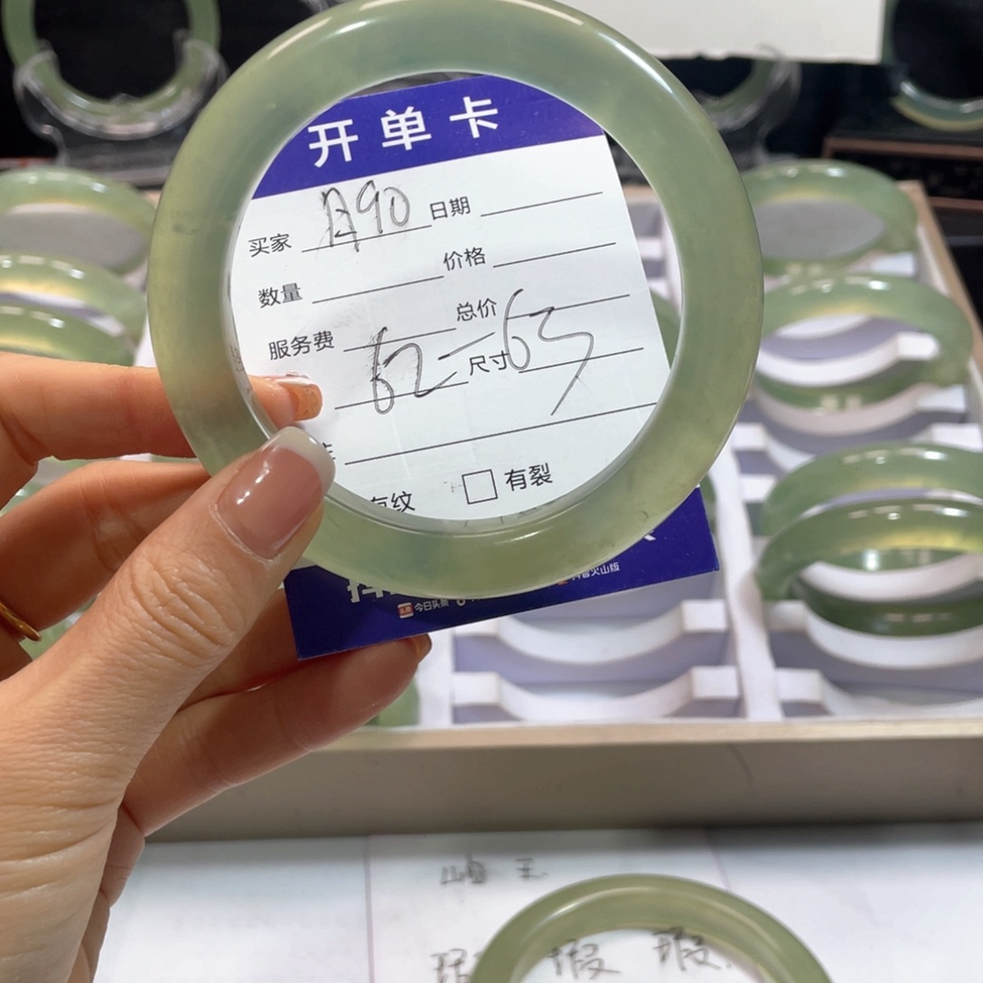 蛇纹石玉手镯未镶嵌