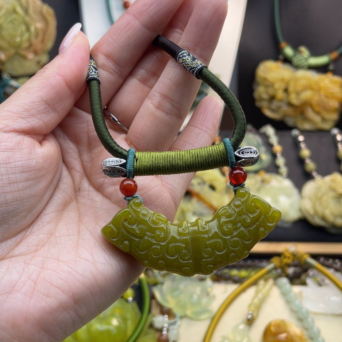 岫玉挂件吊坠未镶嵌