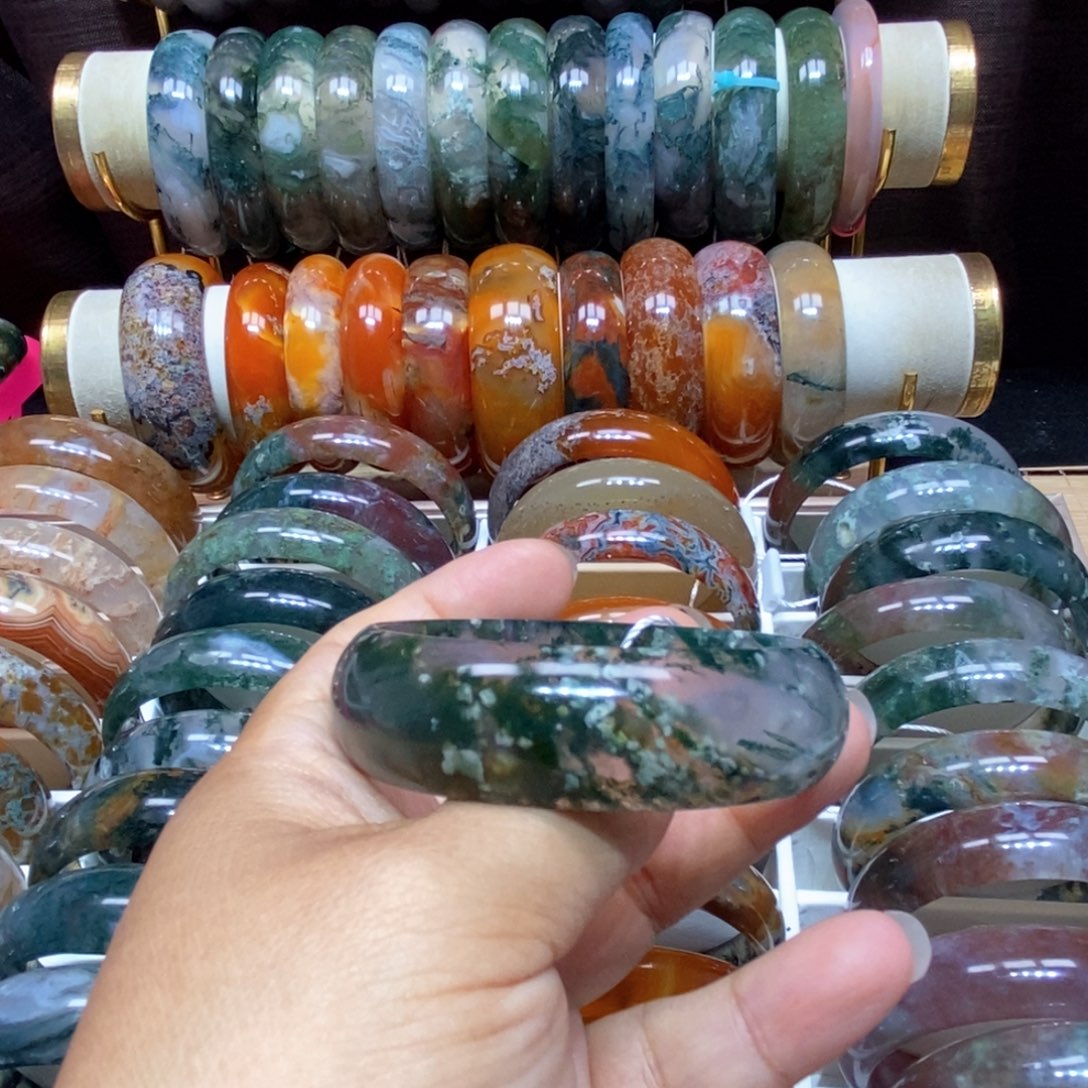 玛瑙/玉髓手镯未镶嵌大爱无疆  57 口   刘