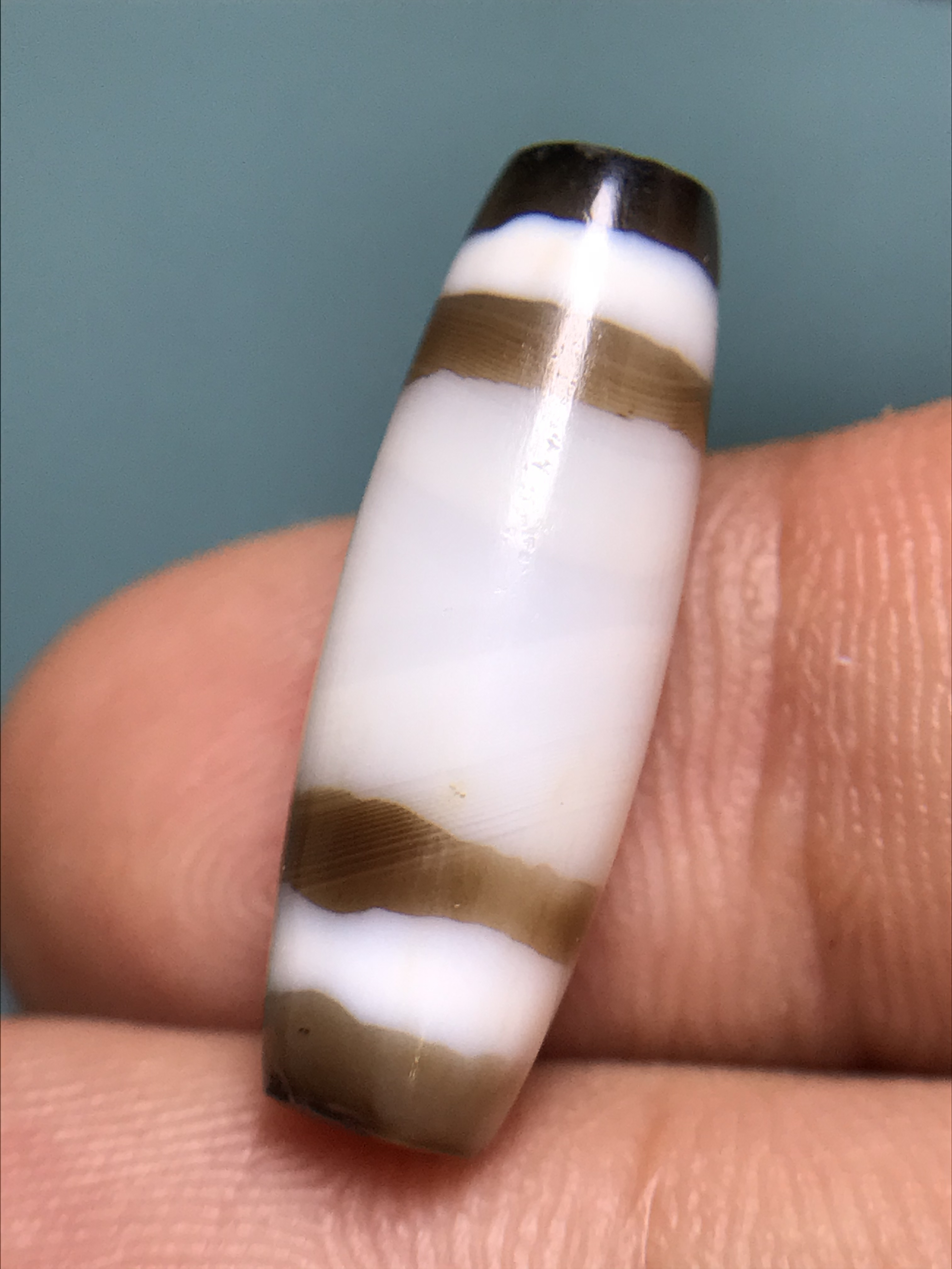 千年措思二线珠 旁系天珠 小奶白 直径0.8 对孔2.36