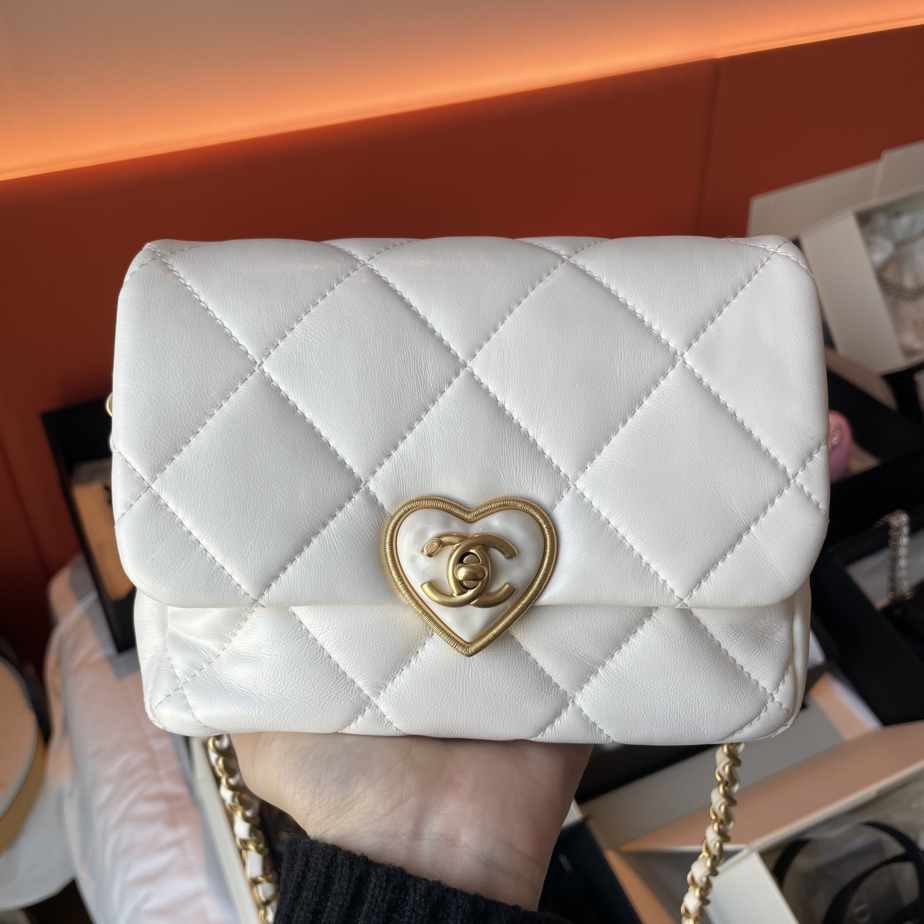 99新 Chanel/香奈儿 元旦盛典23S白金羊皮爱心珐琅扣方胖子单肩包