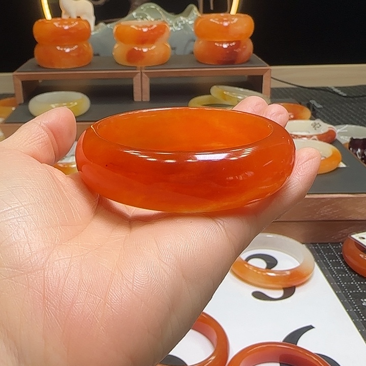 小***子石英质玉（黄龙玉）未镶嵌手镯