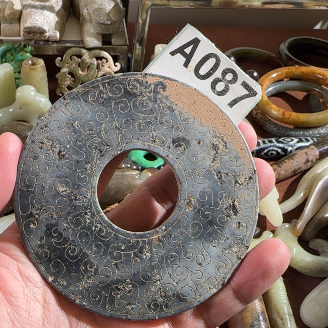 未镶嵌蛇纹石玉颈饰