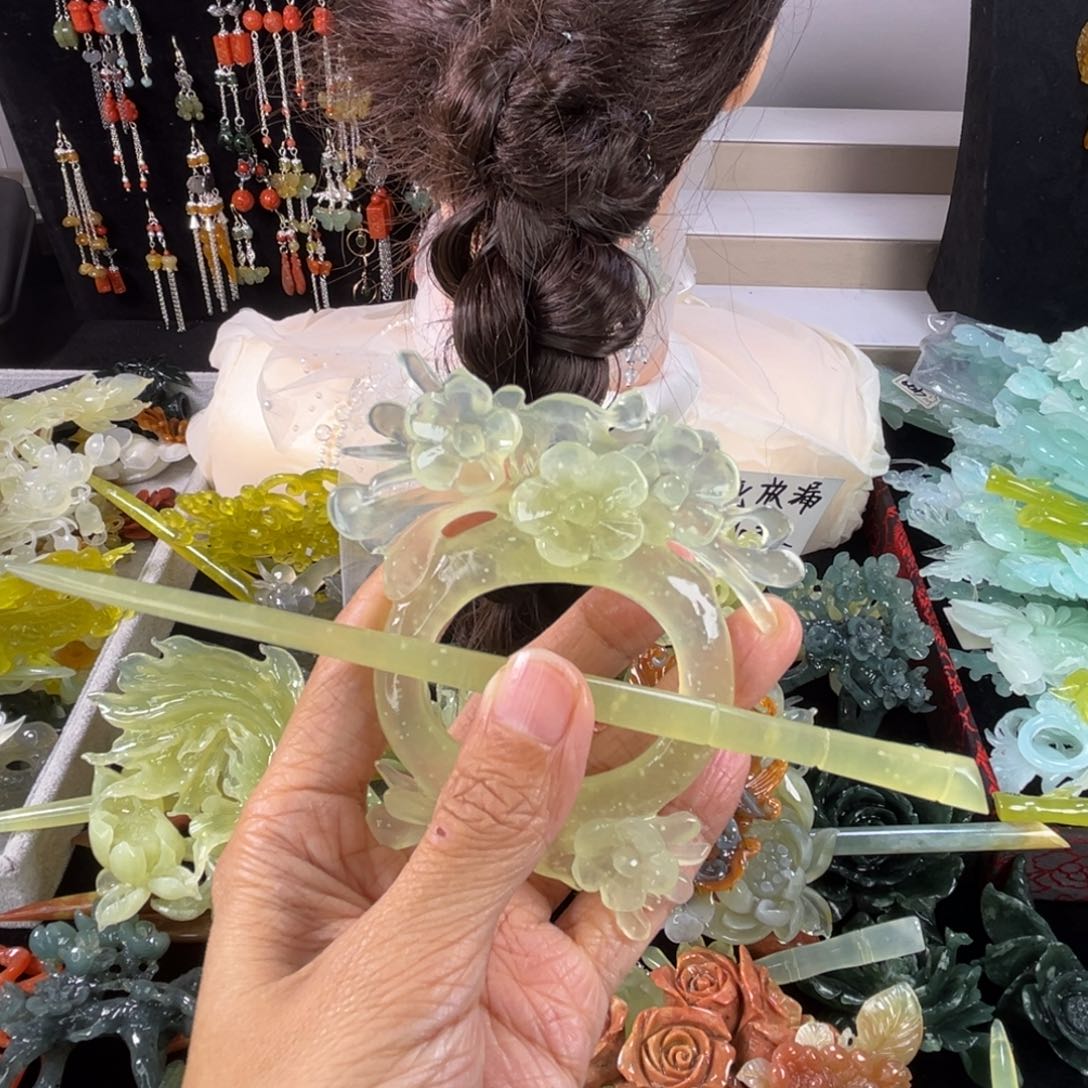 未镶嵌岫玉发饰瑕疵