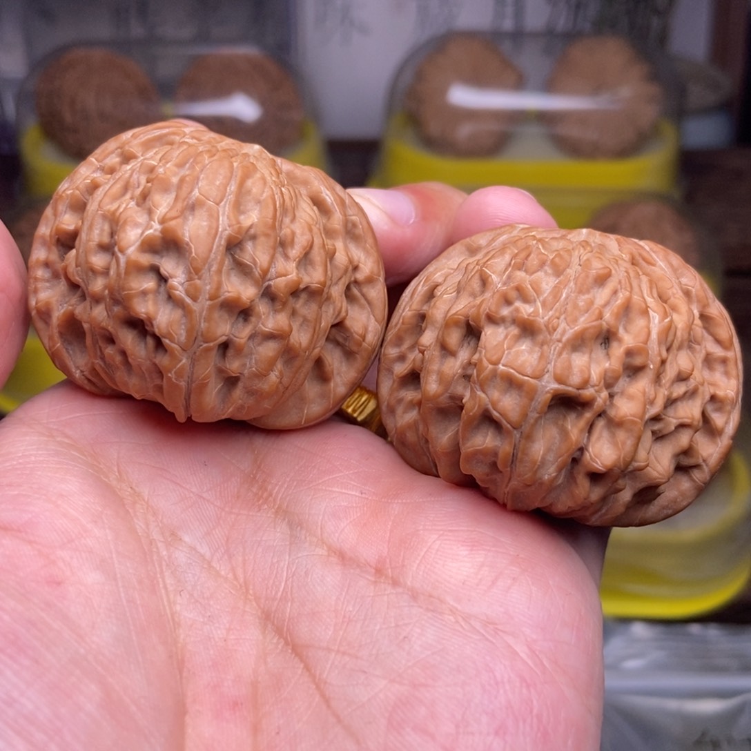 文玩核桃吊坠全品45尺磨盘红皮山地磨展台品