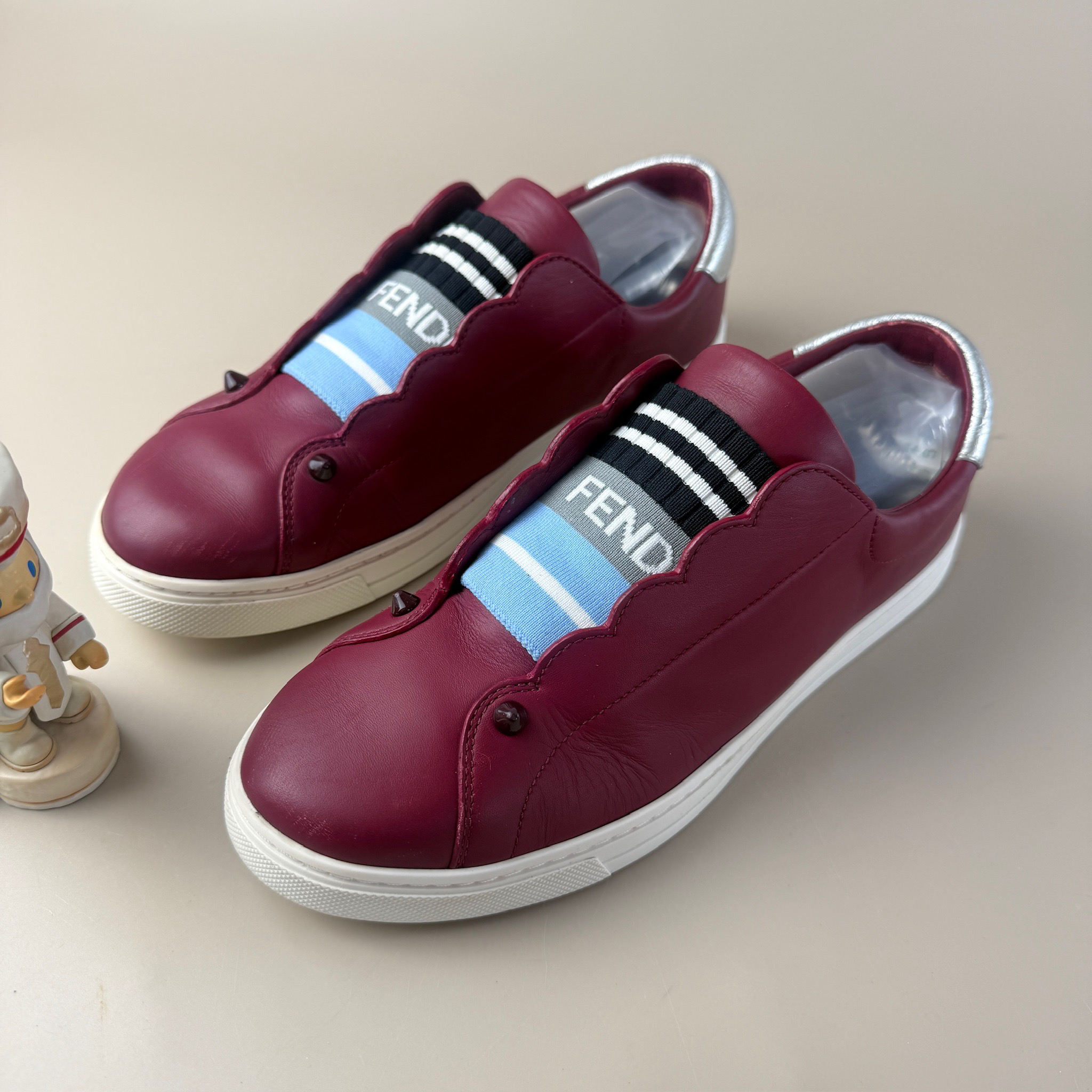 95新 FENDI/芬迪 （福利）白红字母一脚蹬 37.5码 YLP4157