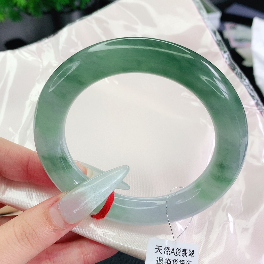 翡翠手镯未镶嵌57圈