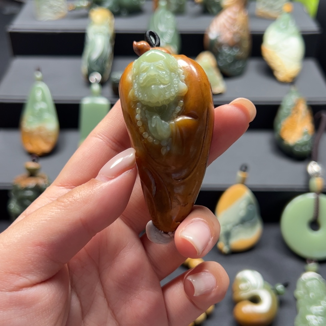 小***林岫岩河磨玉（透闪石质玉）未镶嵌颈饰