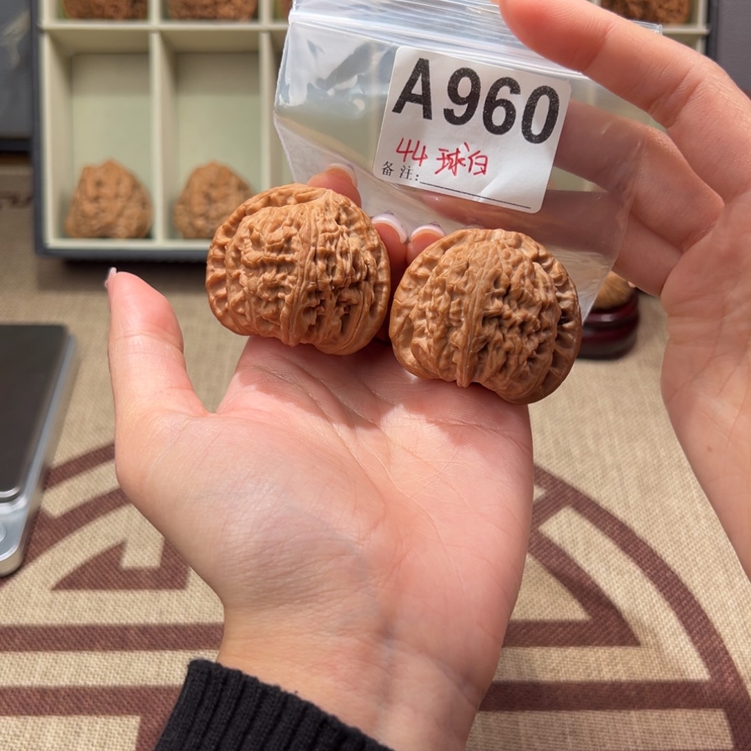 44全品球白文玩核桃