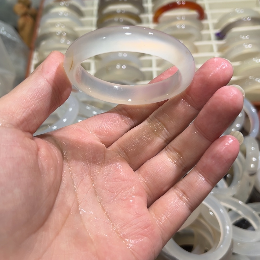 玛瑙/玉髓未镶嵌手镯53圈有包容4.8