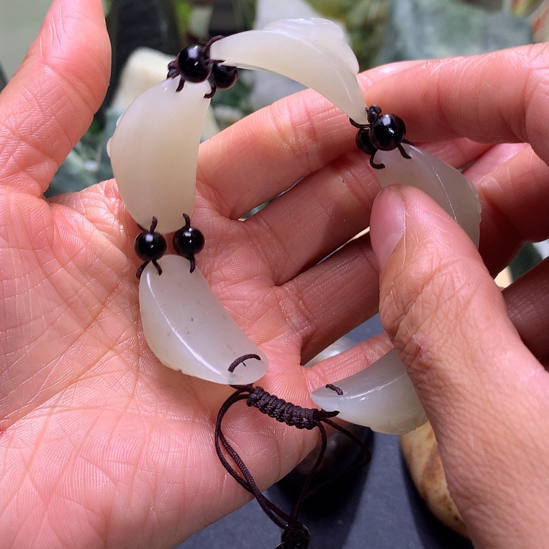 和田玉（糖玉）未镶嵌颈饰