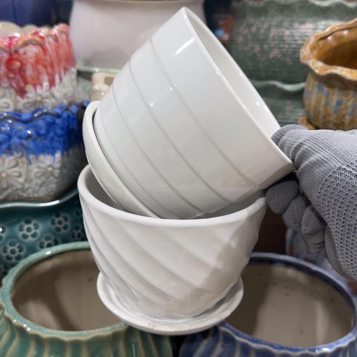 凑9块包邮，有孔，陶瓷花盆