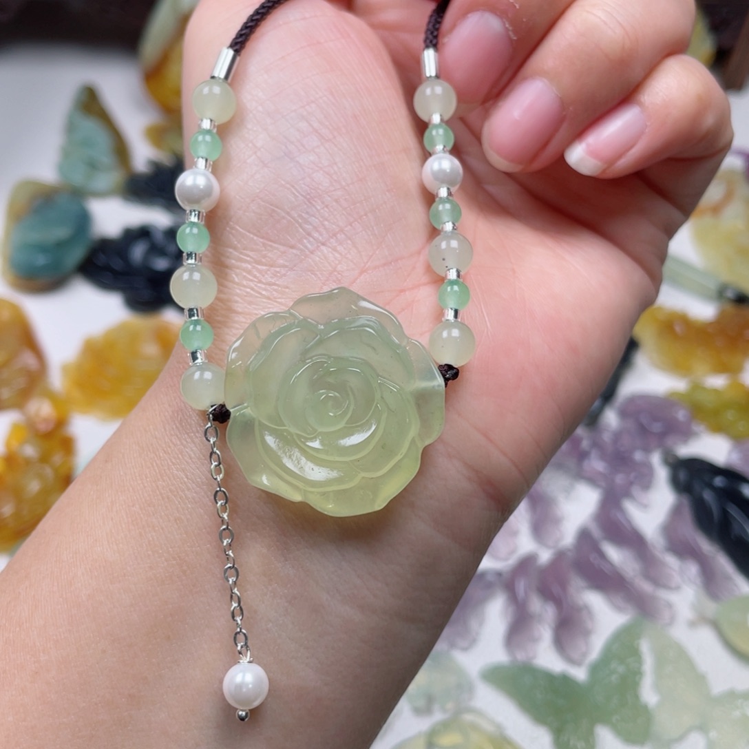 蛇纹石玉颈饰未镶嵌