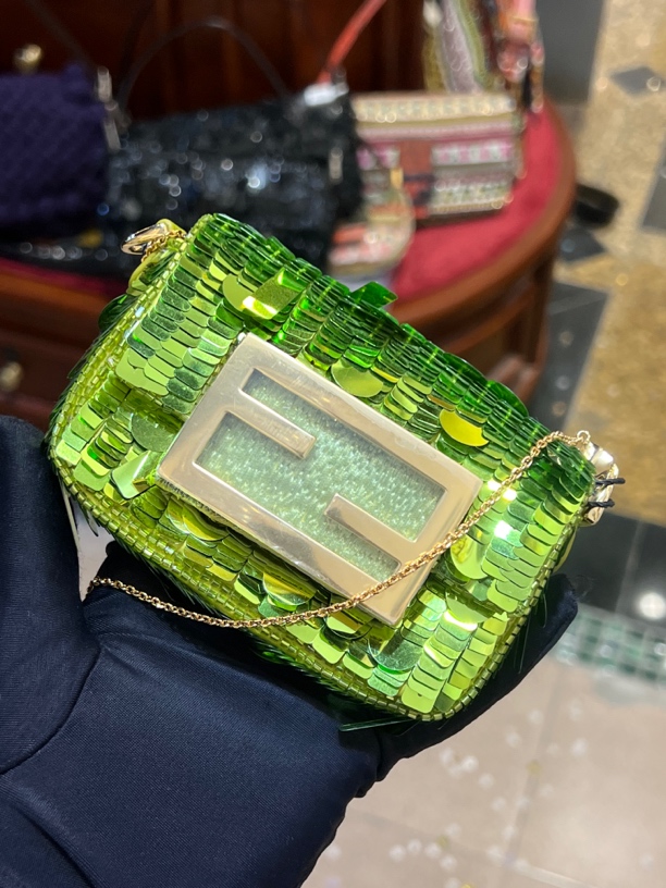 95新 FENDI/芬迪 fendi 绿色亮片mini单肩包