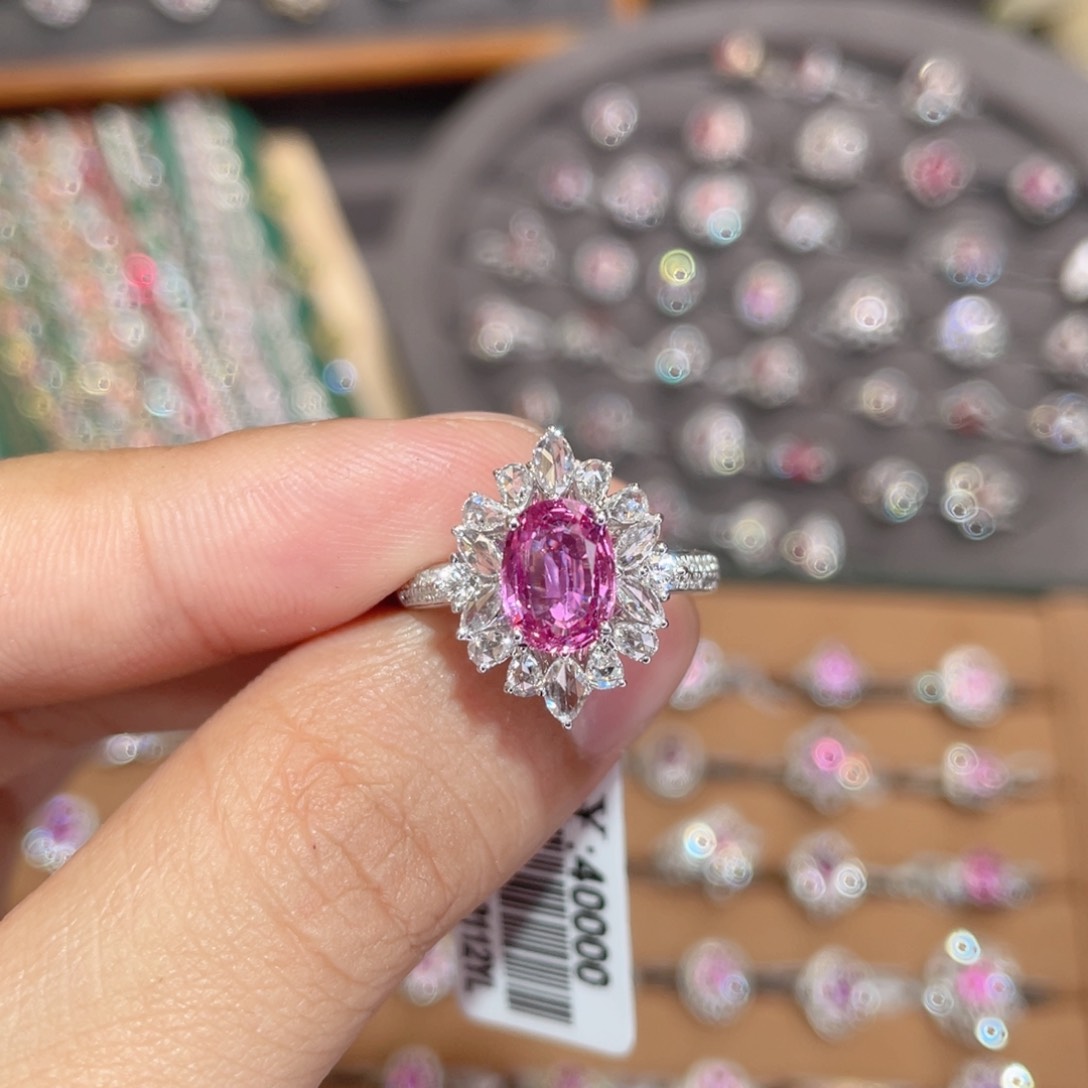 彩色蓝宝石戒指18K金镶嵌2ct 