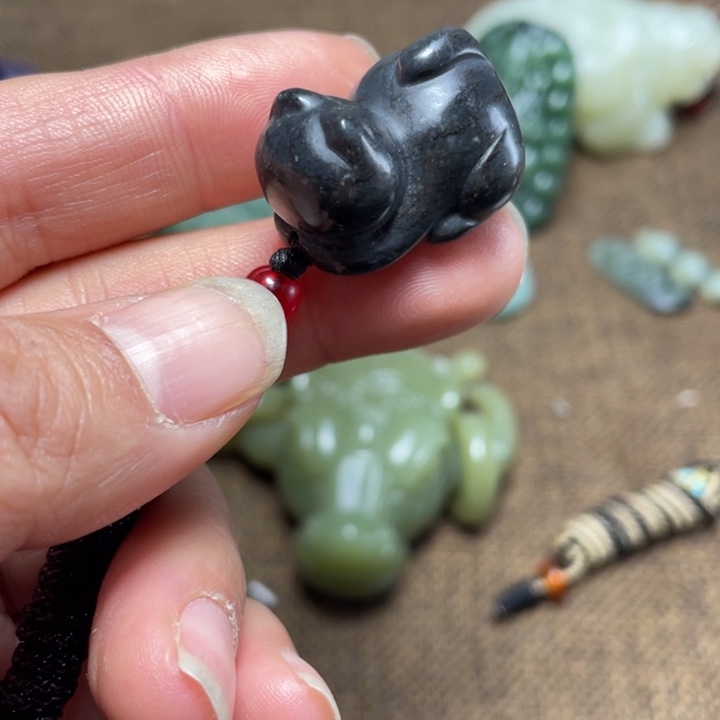 和田玉未镶嵌把件