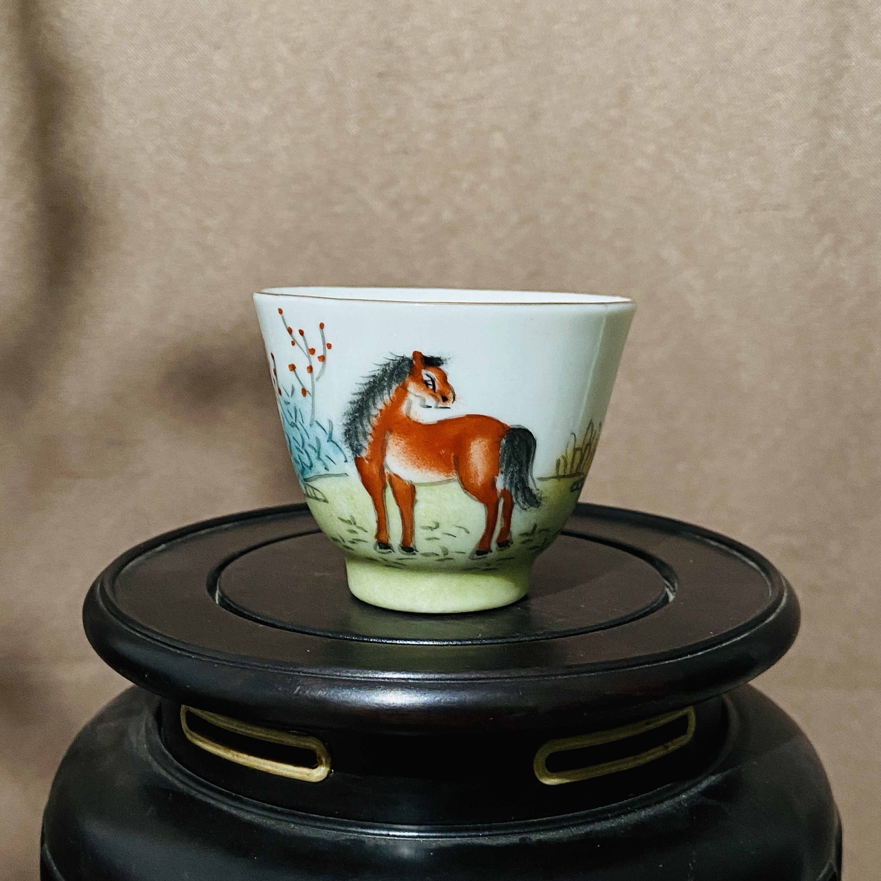 景德镇瓷  釉上粉彩杯（马）