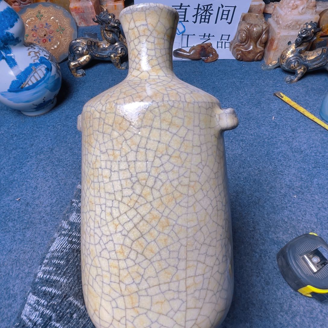 碟坎坎坷坷地走过这座城