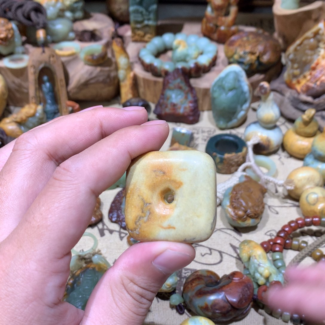 岫岩河磨玉（透闪石质玉）挂件未镶嵌