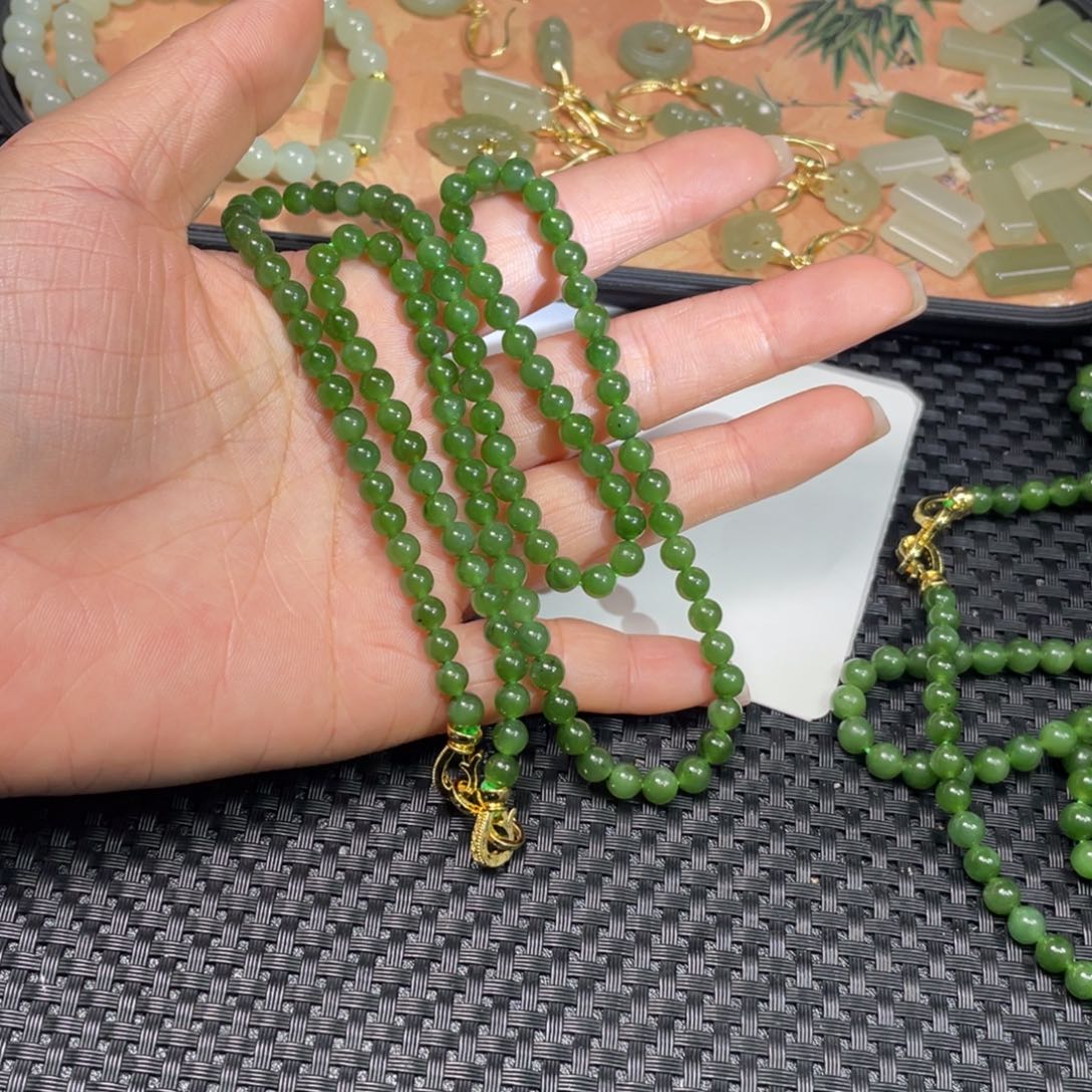 和田玉未镶嵌颈饰碧玉108