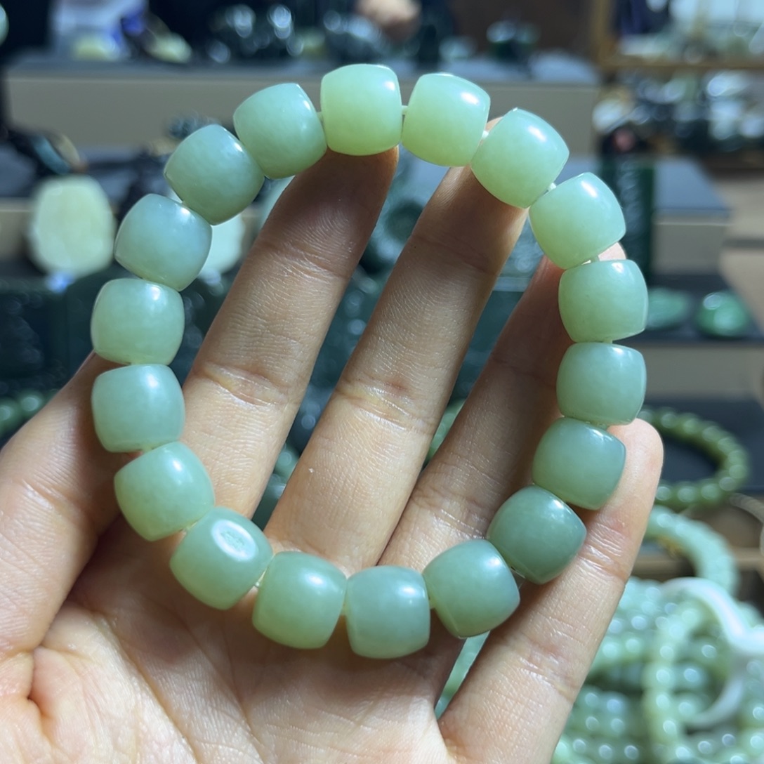 长***花和田玉未镶嵌颈饰