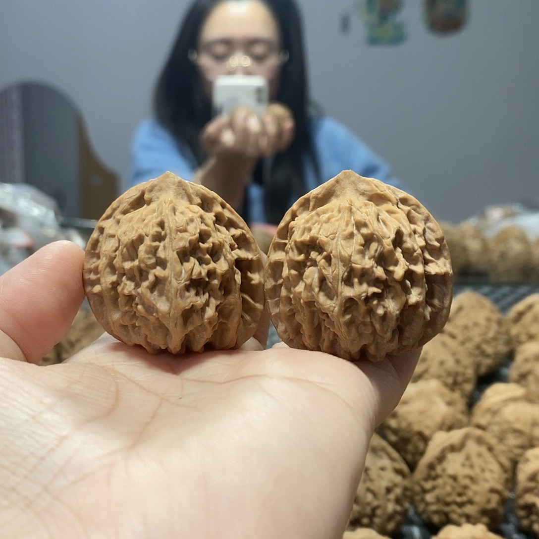 吊坠桃核玉麒麟39