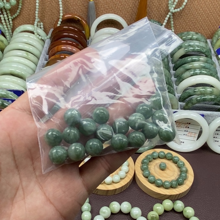 祝***师蛇纹石玉未镶嵌手链