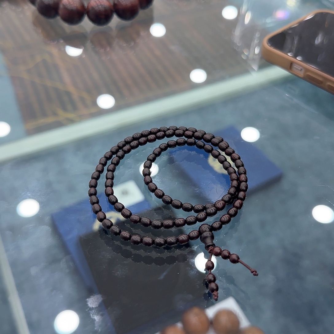 紫檀木类端景台小叶紫檀手串水滴