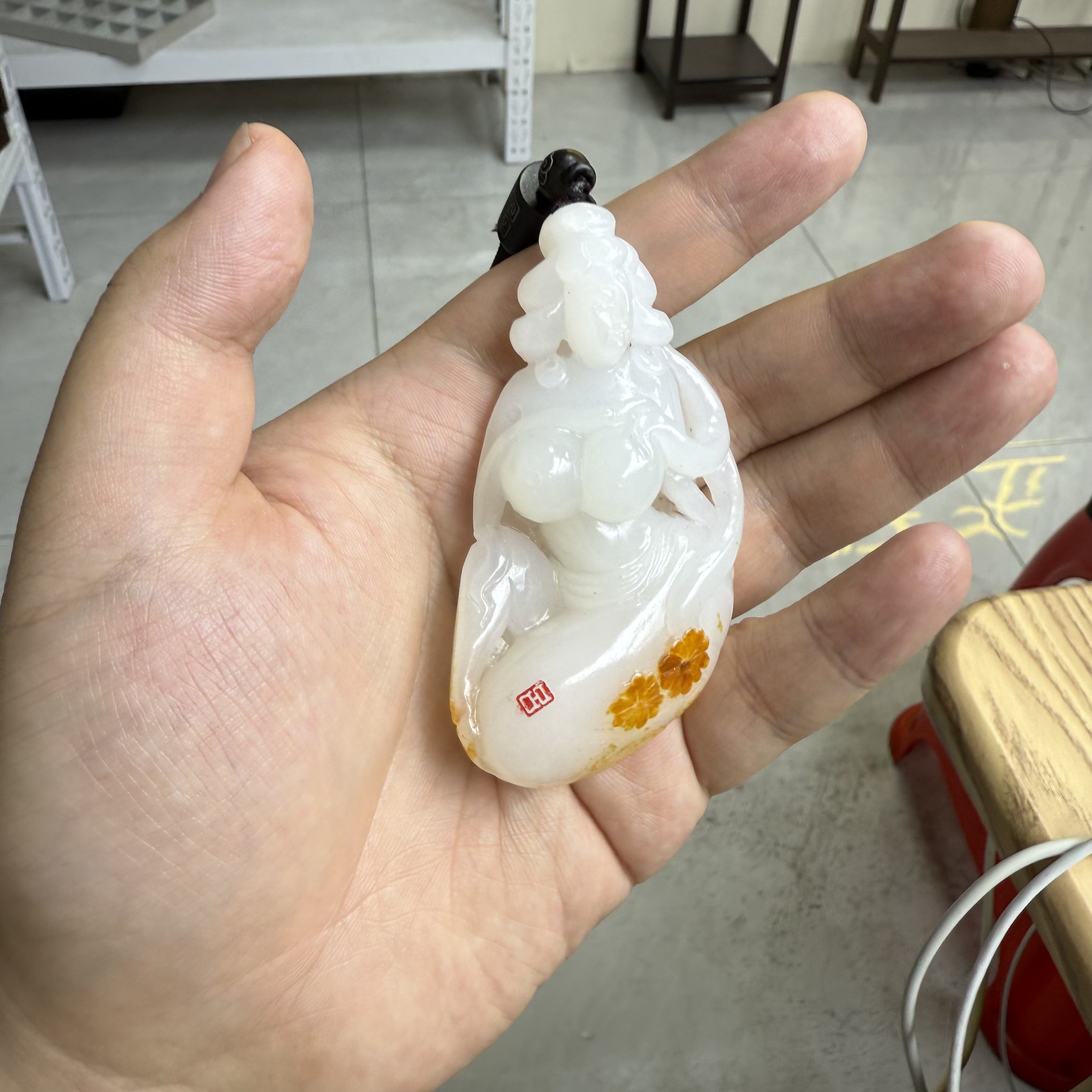 石包沁色美人手把把玩件