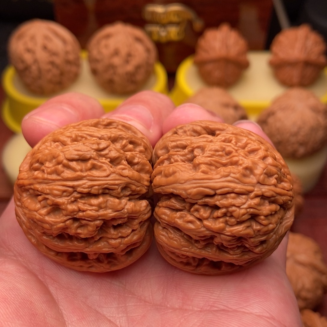 桃核把件野生宝石狮子头38