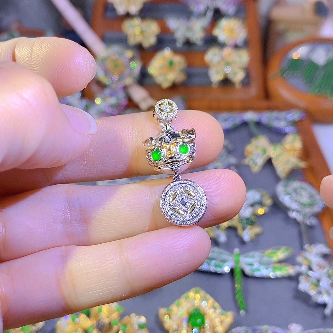 颈饰银S925镶嵌翡翠