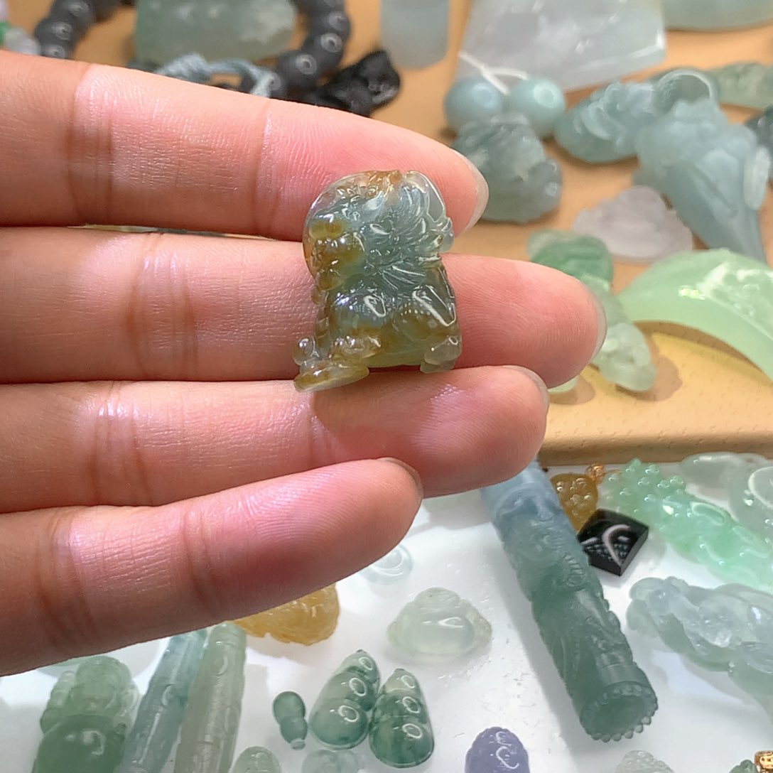 颈饰未镶嵌翡翠挂件