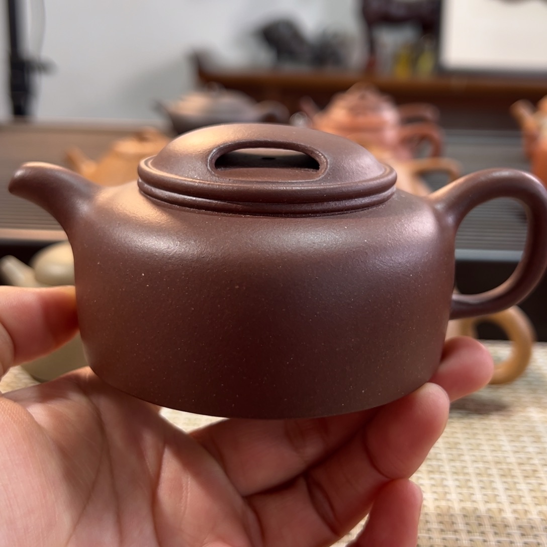 紫泥牛盖微瑕半手容量180