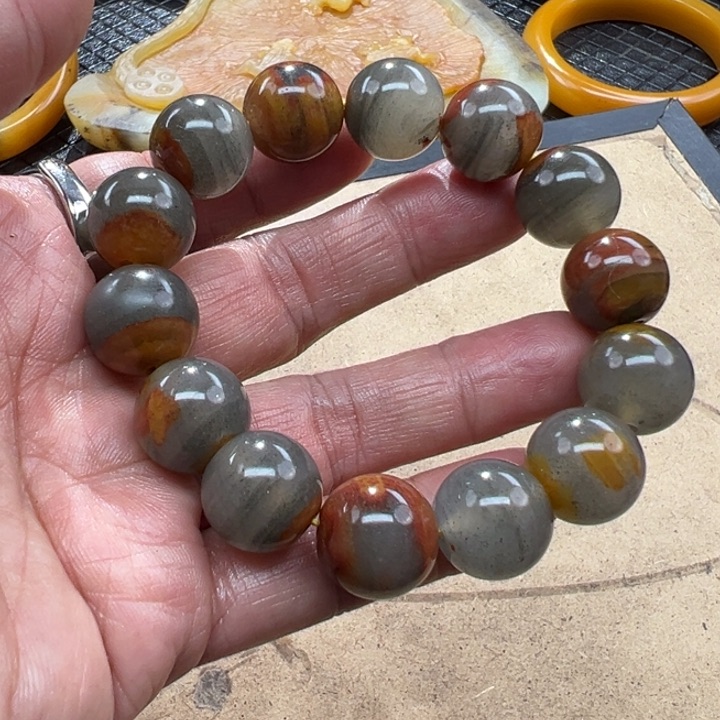 石英质玉（黄龙玉）颈饰未镶嵌