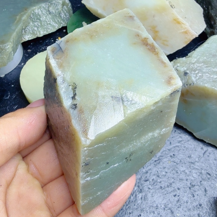 和田玉（糖玉）未镶嵌珠宝奇石