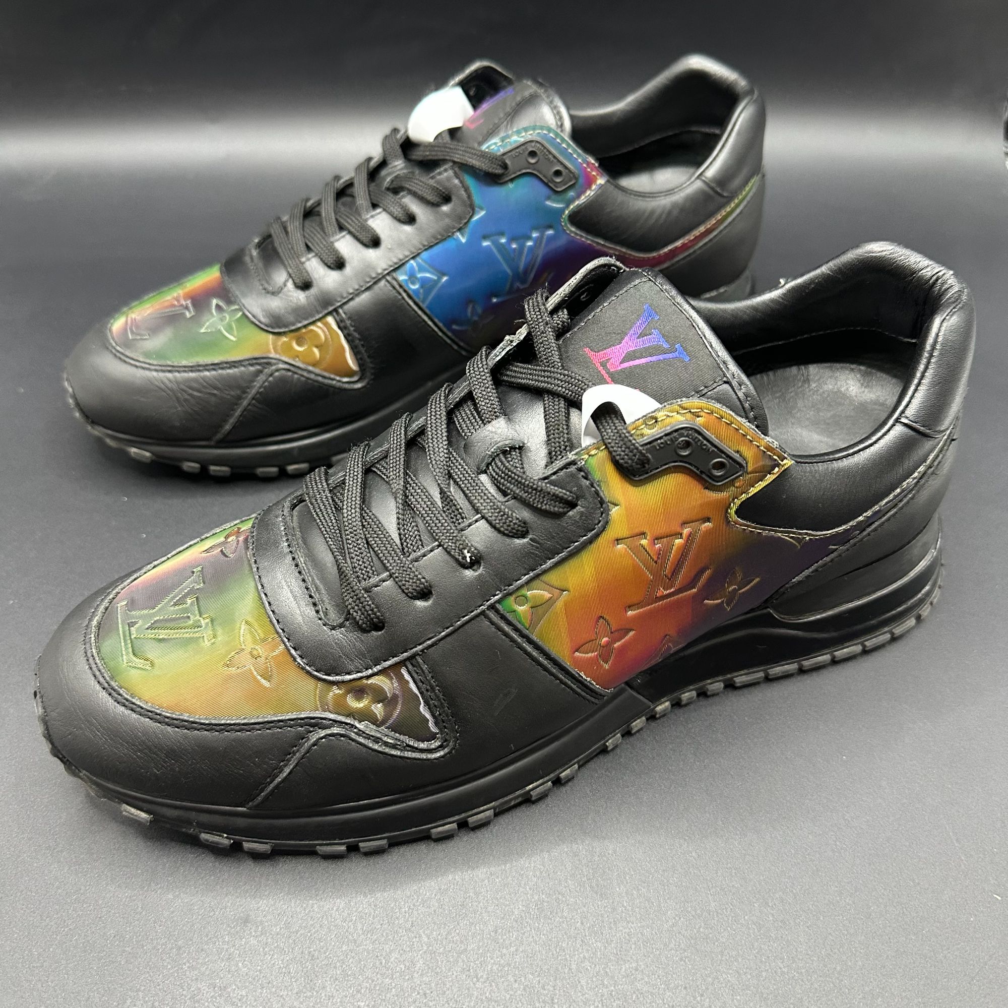 95新 LouisVuitton/路易威登 男士时尚百搭镭射运动鞋41码 lb036