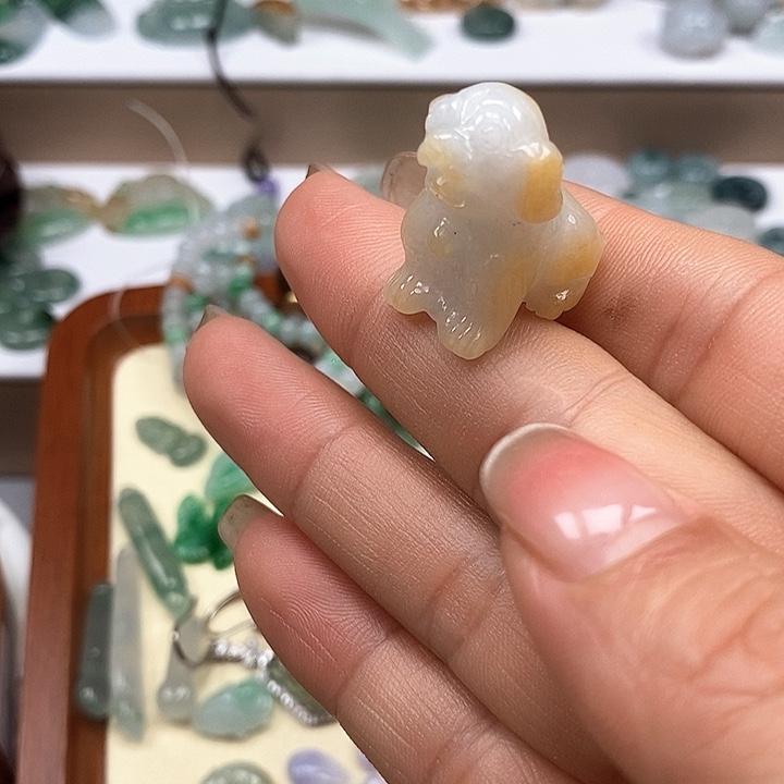 翡翠未镶嵌颈饰68998889999