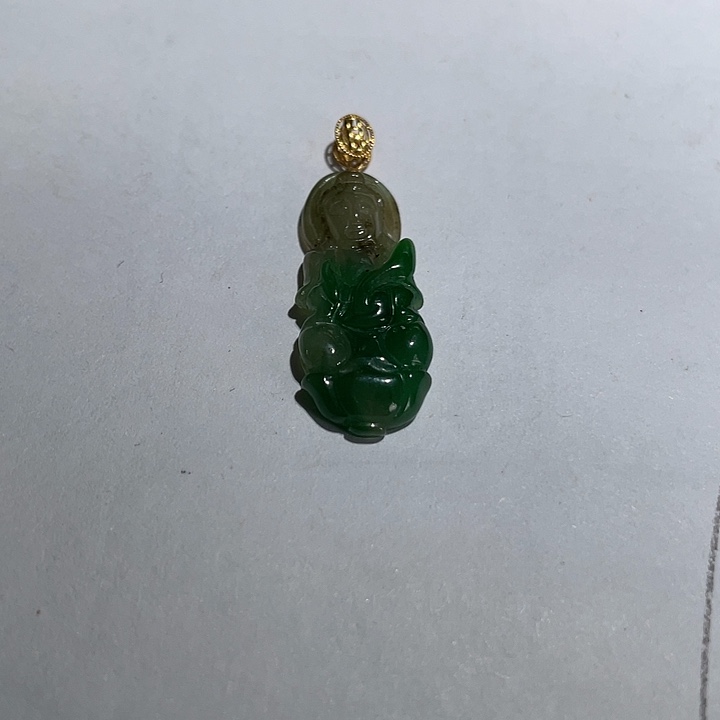 刘***茗翡翠18K金镶嵌颈饰挂件