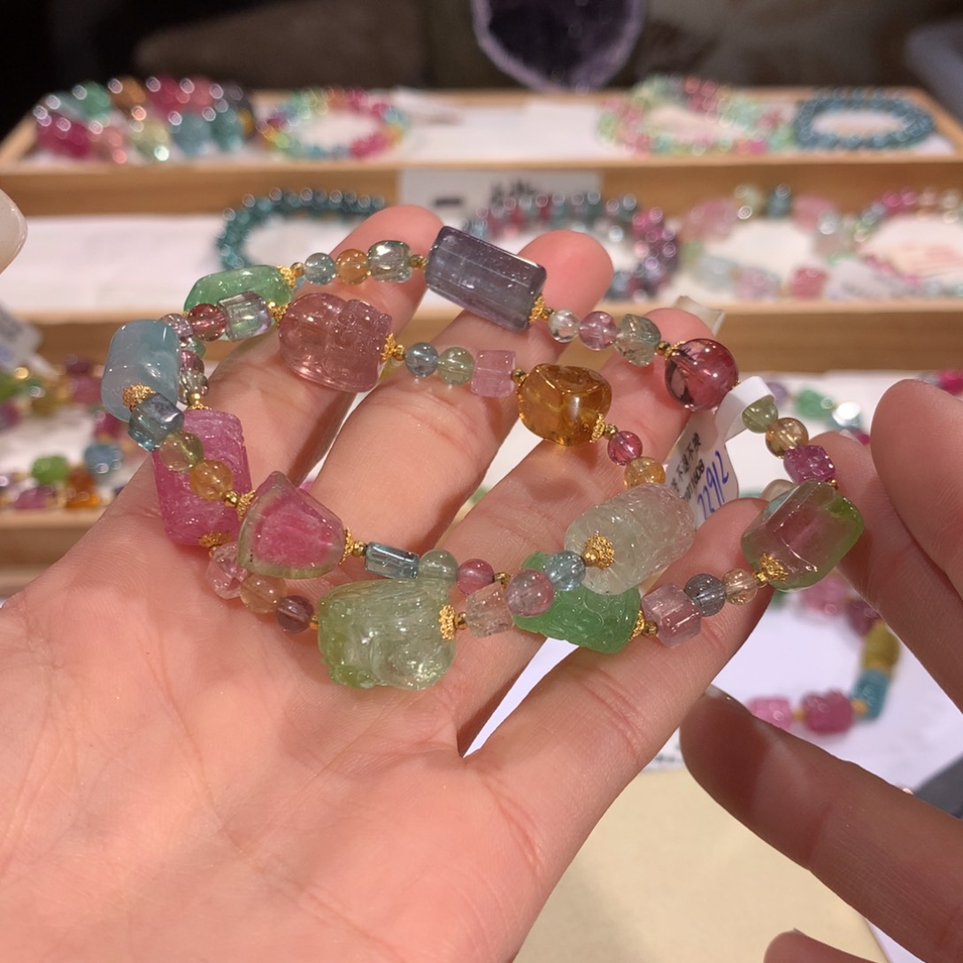 碧玺多样性发一件未镶嵌