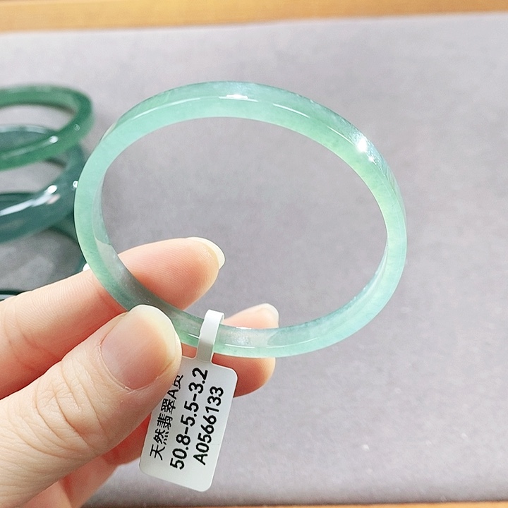 翡翠未镶嵌手镯（圆镯）
