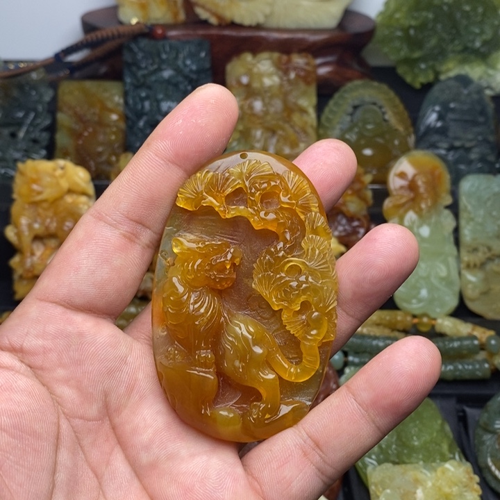 拽***哥蛇纹石玉未镶嵌颈饰