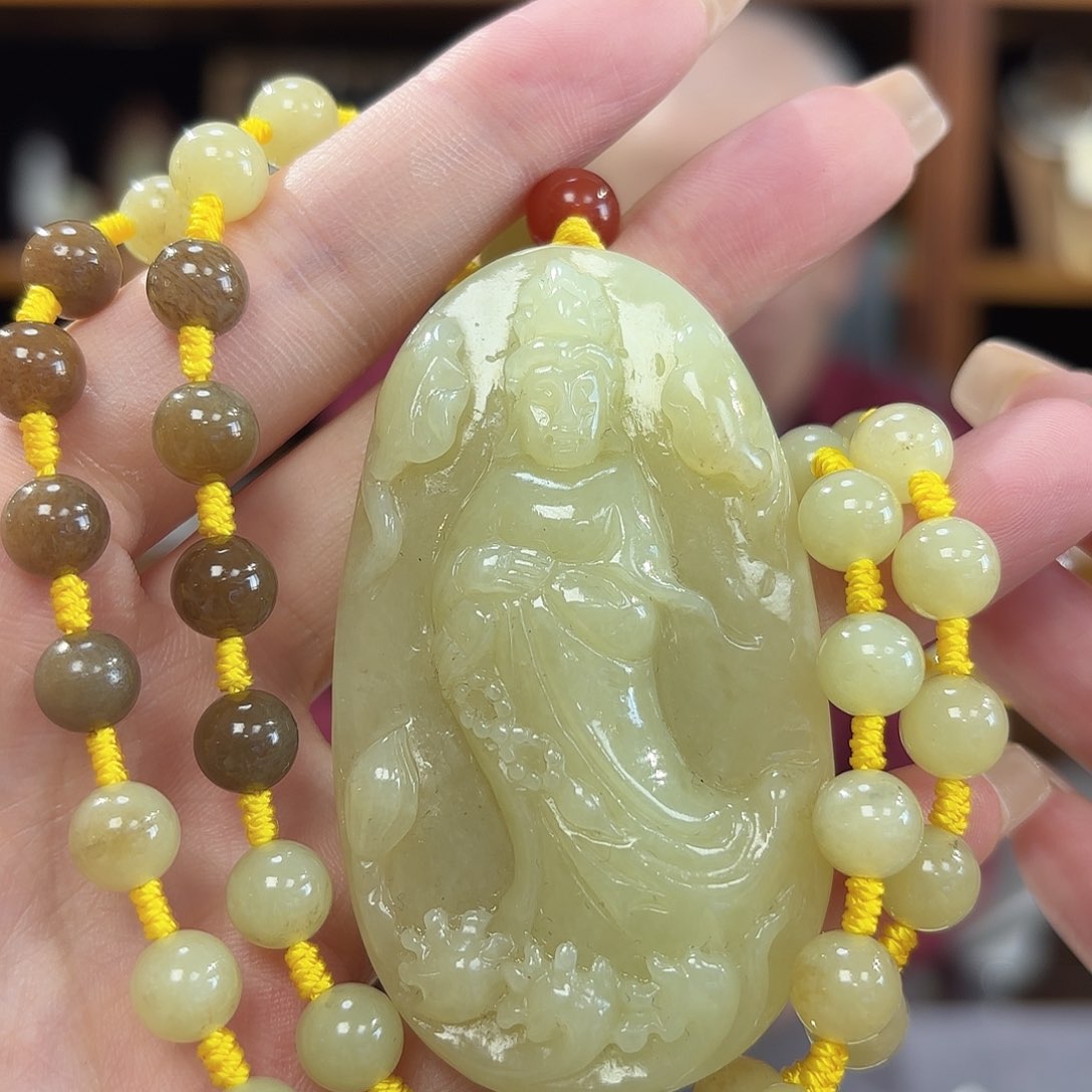 和田玉吊坠观音未镶嵌