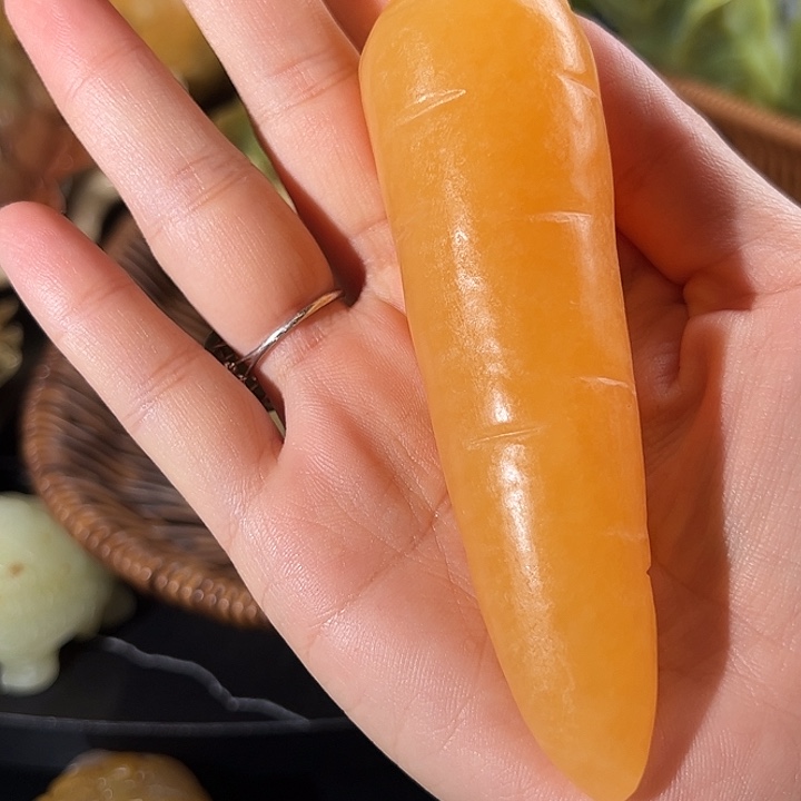 用***.蛇纹石玉未镶嵌珠宝奇石