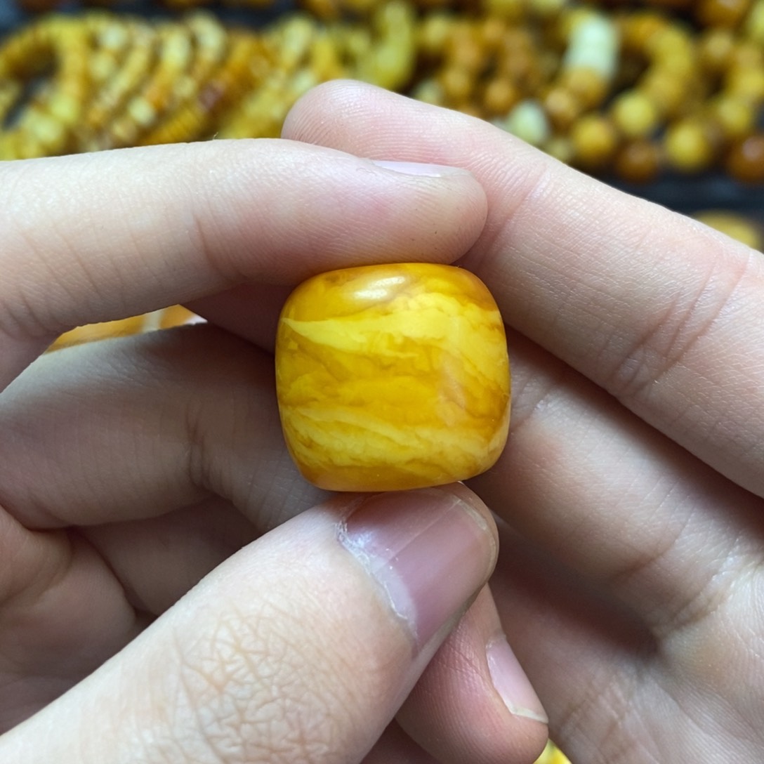 蜜蜡未镶嵌珠宝奇石